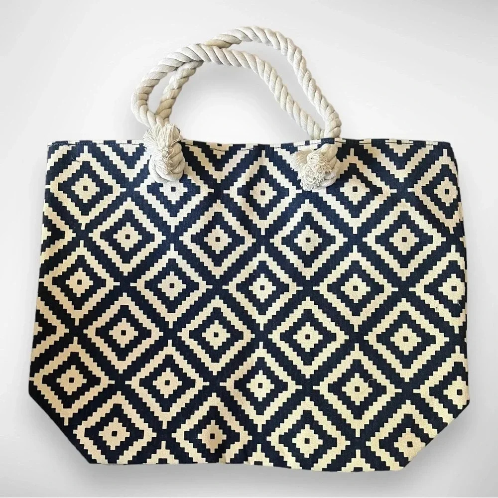 SUMMER & ROSE Navy And Ivory Diamond Beach Tote | NWOT